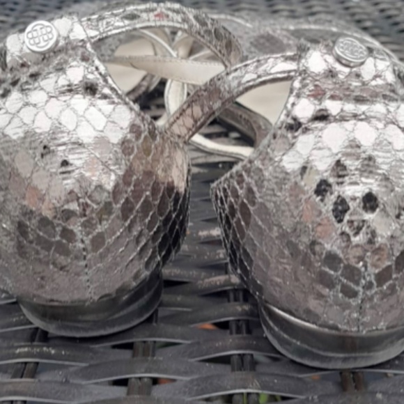 Dana Buchman Connor/Pewter wedge sandals Silver Metallic disco shiny sparkle - Picture 4 of 5